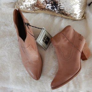 Auth.FRYE WESTERN DISTRESSED LEATHER HARNESS BOOTS